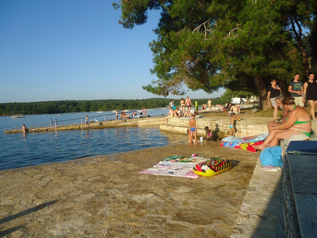 Apartment Alba Funtana Pokoj fotografie